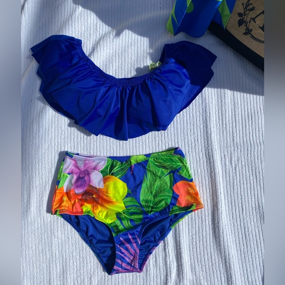 Tropical two piece floral Bathingsuit. Made in Colombia. NEW - Picture 2 of 8